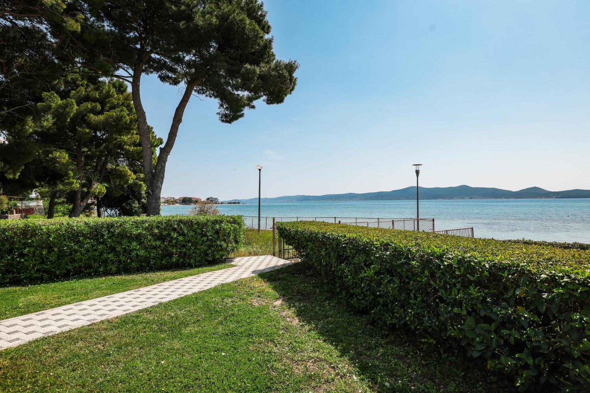 Apartments Becky On A Sandy Beach Without Crowd Sukošan Εξωτερικό φωτογραφία