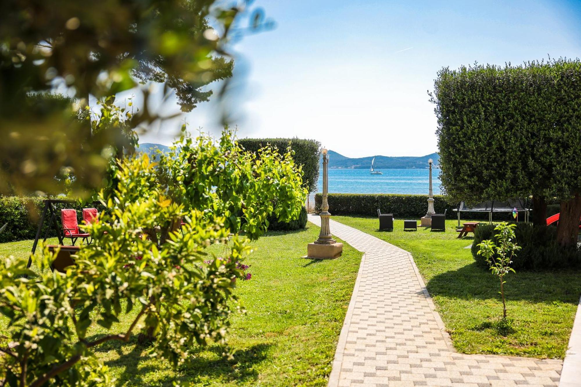 Apartments Becky On A Sandy Beach Without Crowd Sukošan Εξωτερικό φωτογραφία
