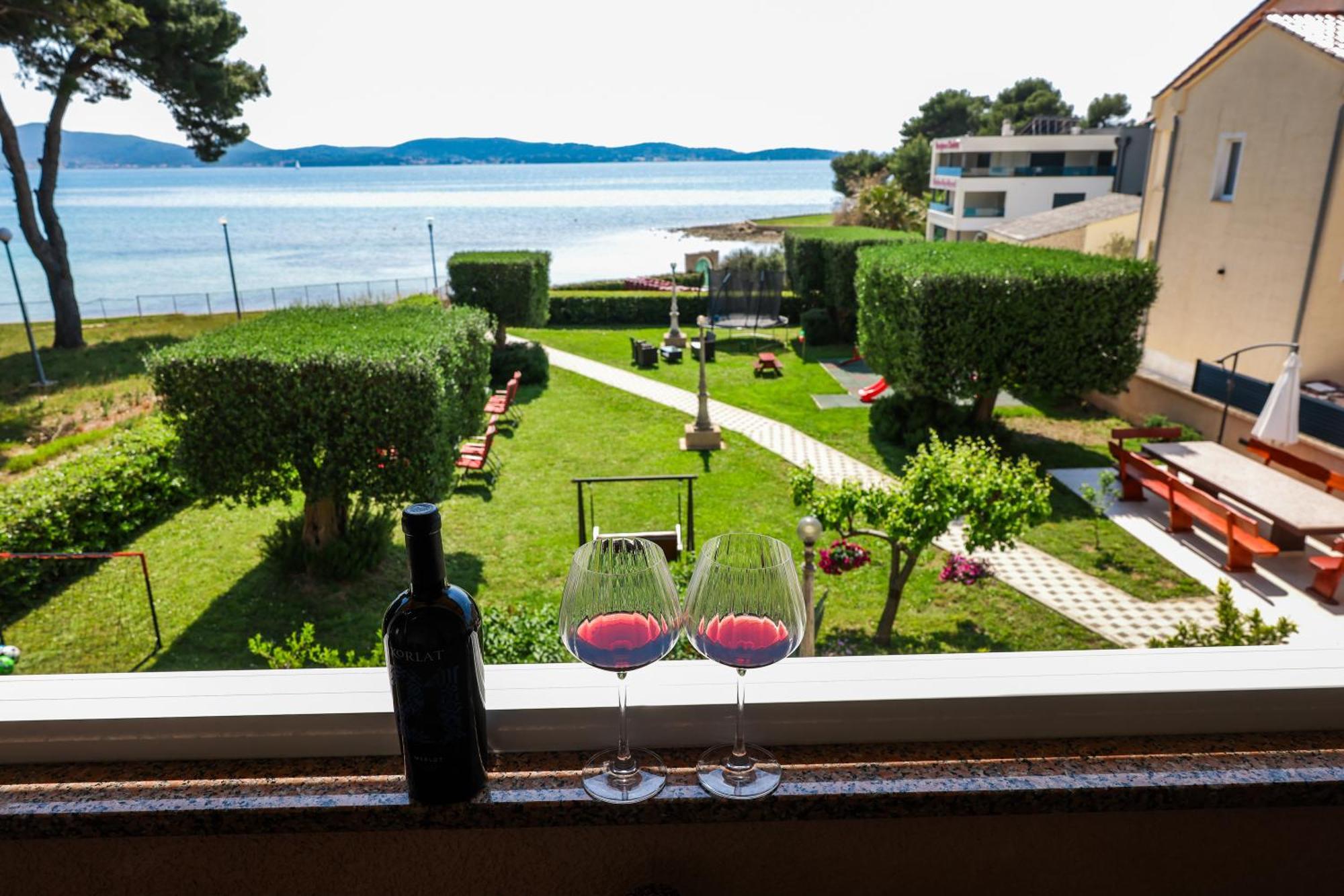 Apartments Becky On A Sandy Beach Without Crowd Sukošan Εξωτερικό φωτογραφία