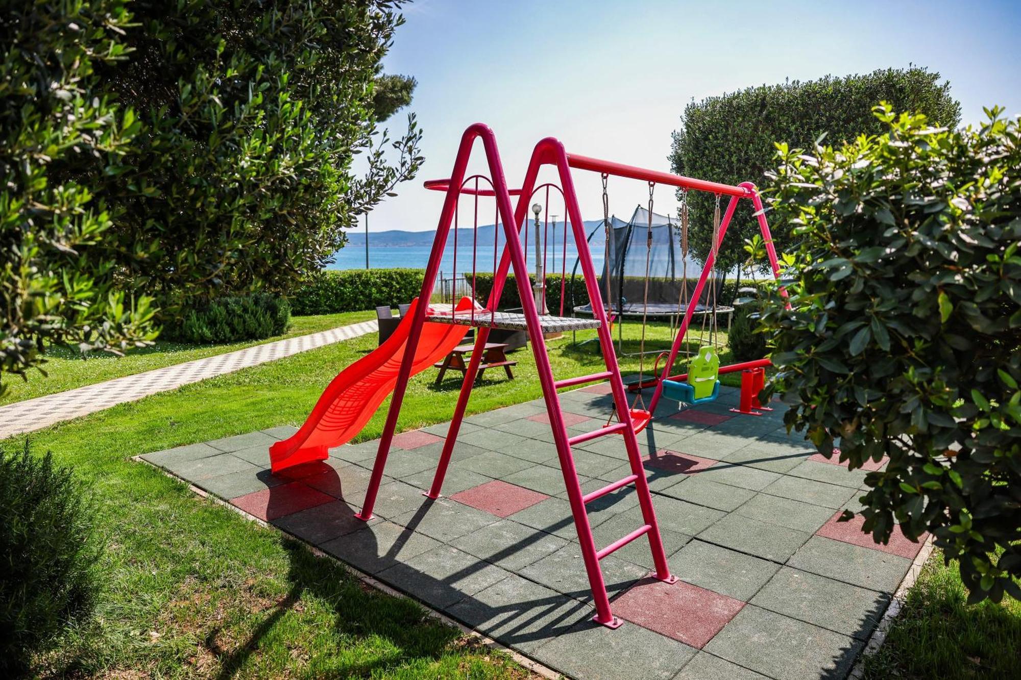 Apartments Becky On A Sandy Beach Without Crowd Sukošan Εξωτερικό φωτογραφία